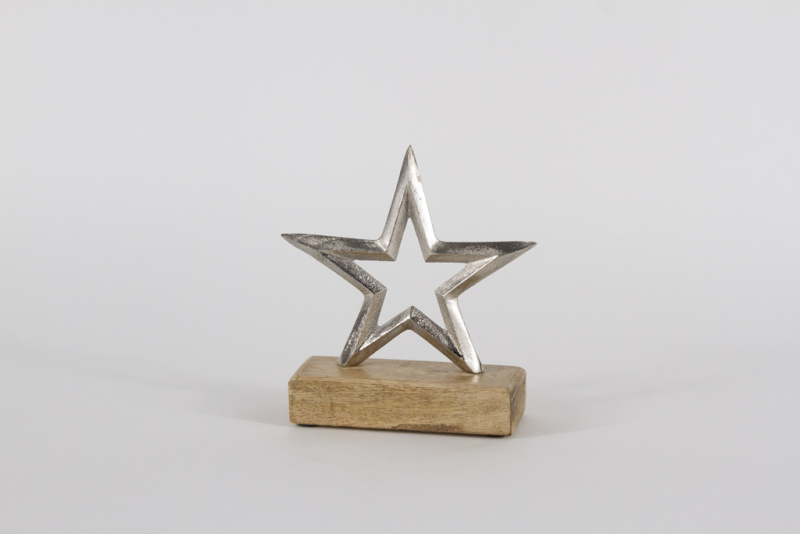 Stern aus Metall auf Holzsockel Silber