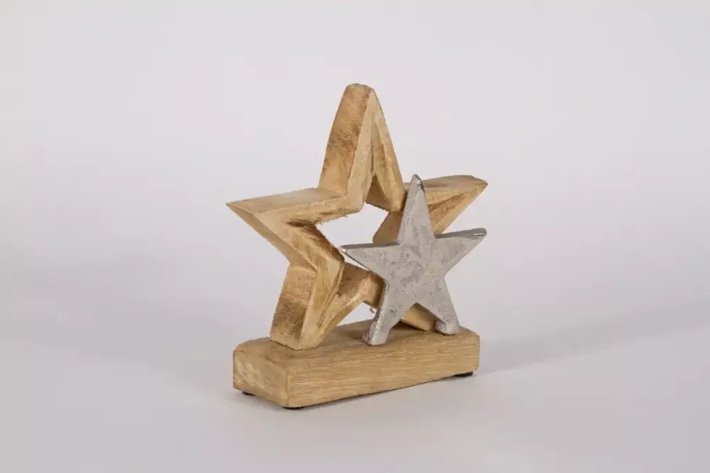 Stern aus Holz und Metall auf Sockel