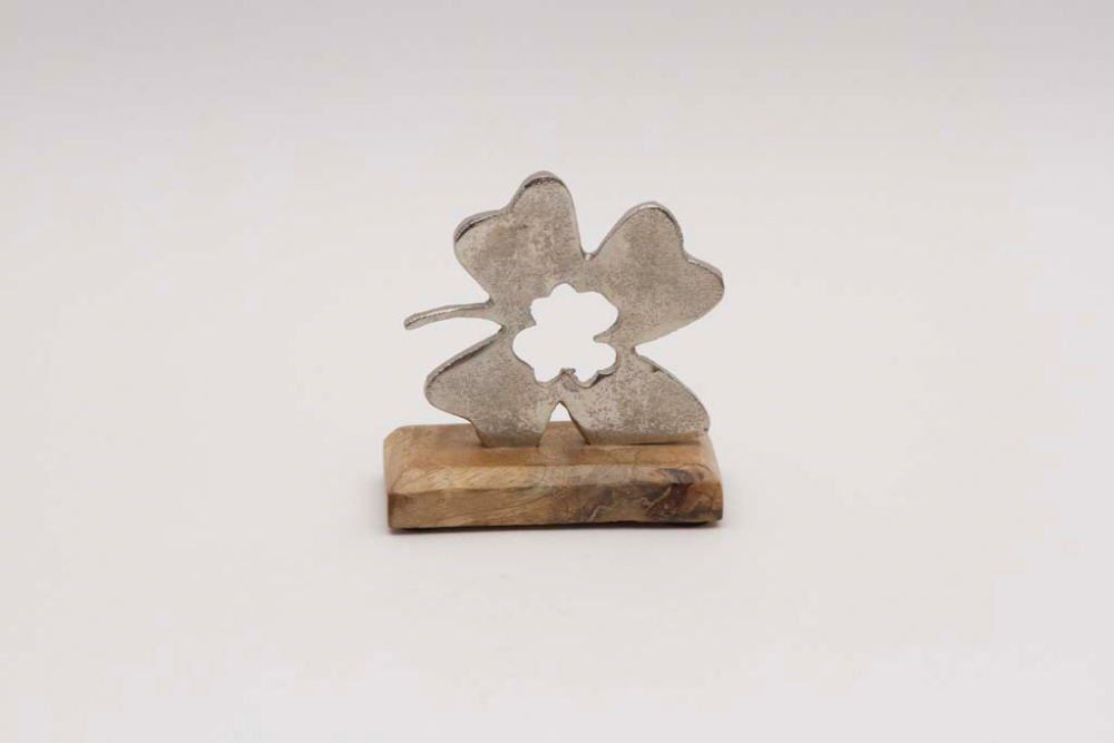 Kleeblatt aus Metall auf Holzsockel 13 cm – dekorativer Glücksbringer