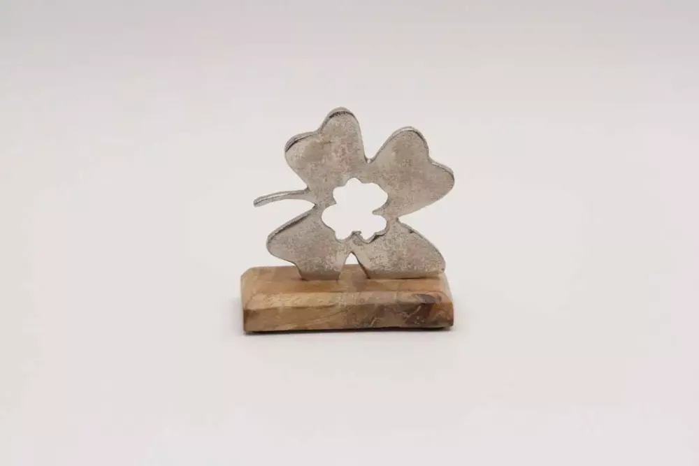 Kleeblatt aus Metall auf Holzsockel 13 cm – dekorativer Glücksbringer