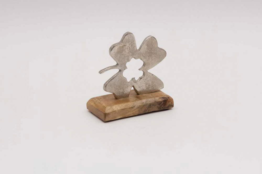 Kleeblatt aus Metall auf Holzsockel 13 cm – dekorativer Glücksbringer