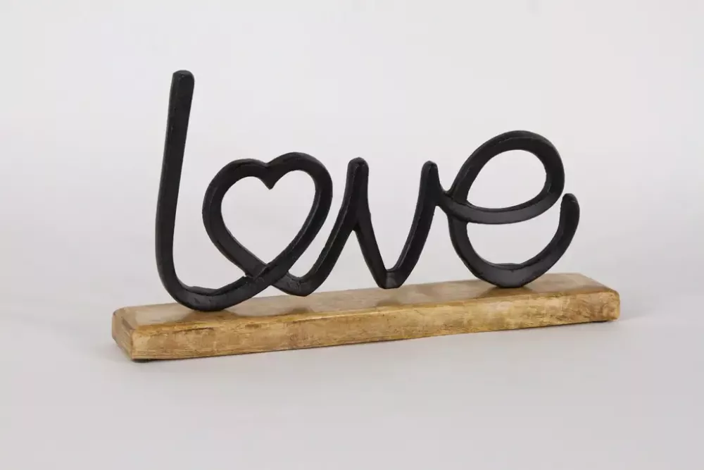 Schriftzug LOVE aus schwarzem Metall – moderne Deko für Wand oder Tisch