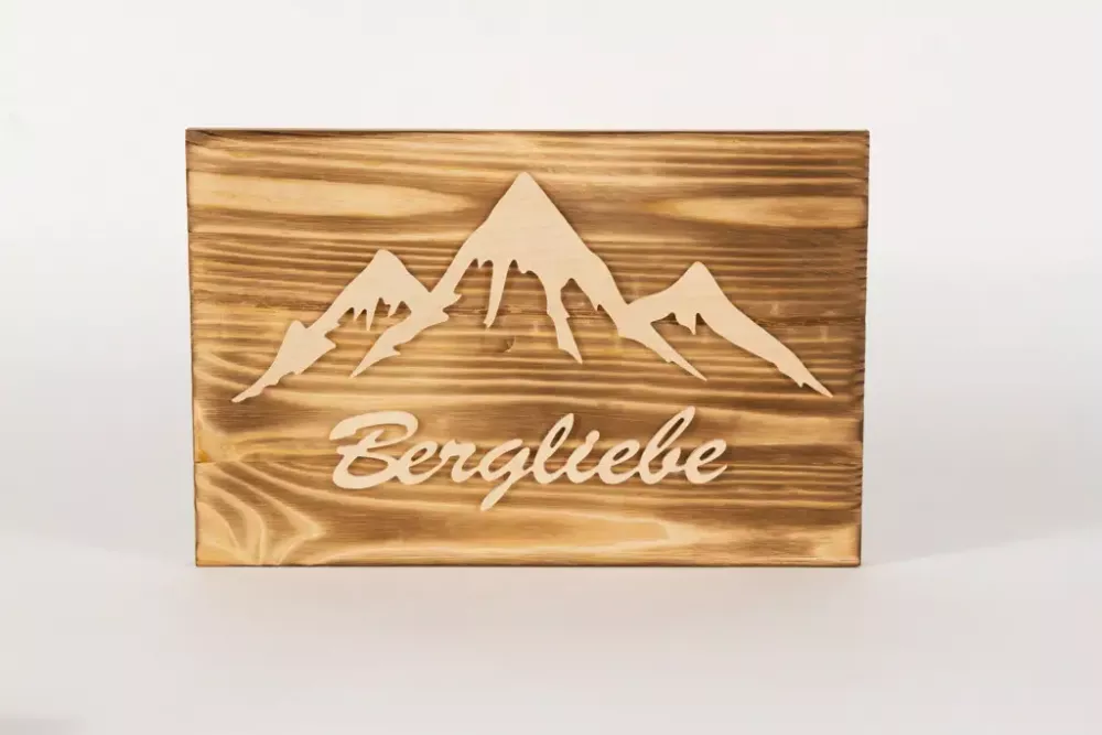 Wandbild Holz „Bergliebe“ – nachhaltige Naturdeko für Bergfreunde und Wohnzimmer