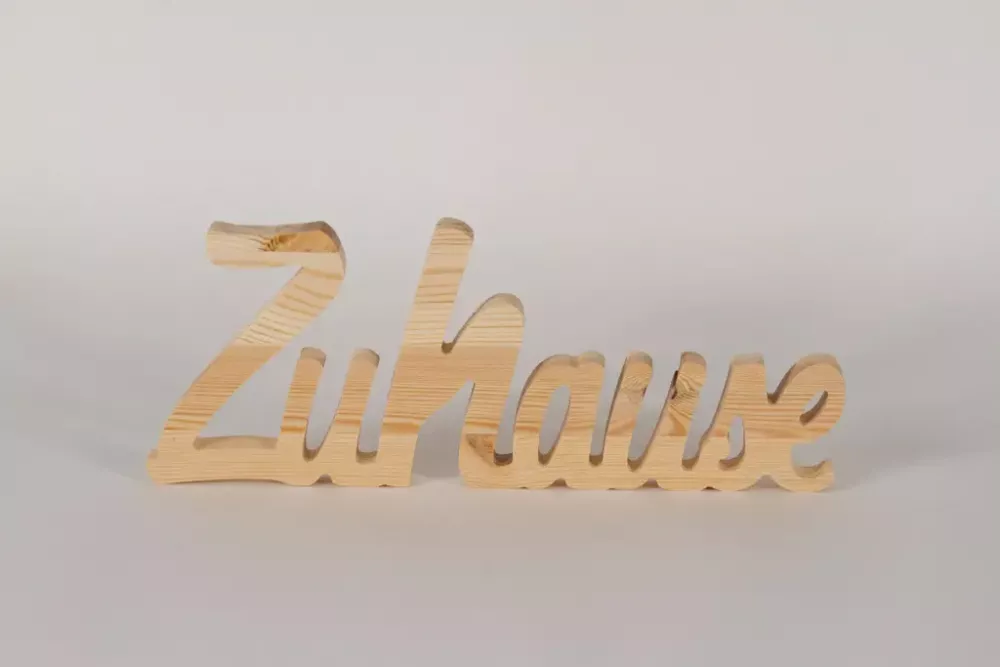 Schriftzug Zuhause aus Holz – stilvolle Wanddekoration