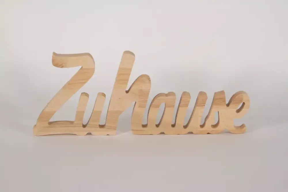 Holzschriftzug Zuhause als gemütliches Wohnaccessoire