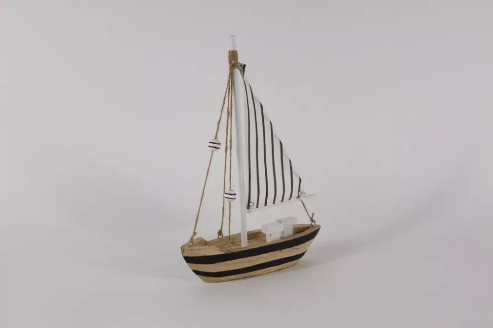 Segelboot aus Holz schwarz – moderne maritime Dekofigur jetzt online kaufen