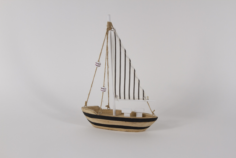 Segelboot aus Holz - schwarz