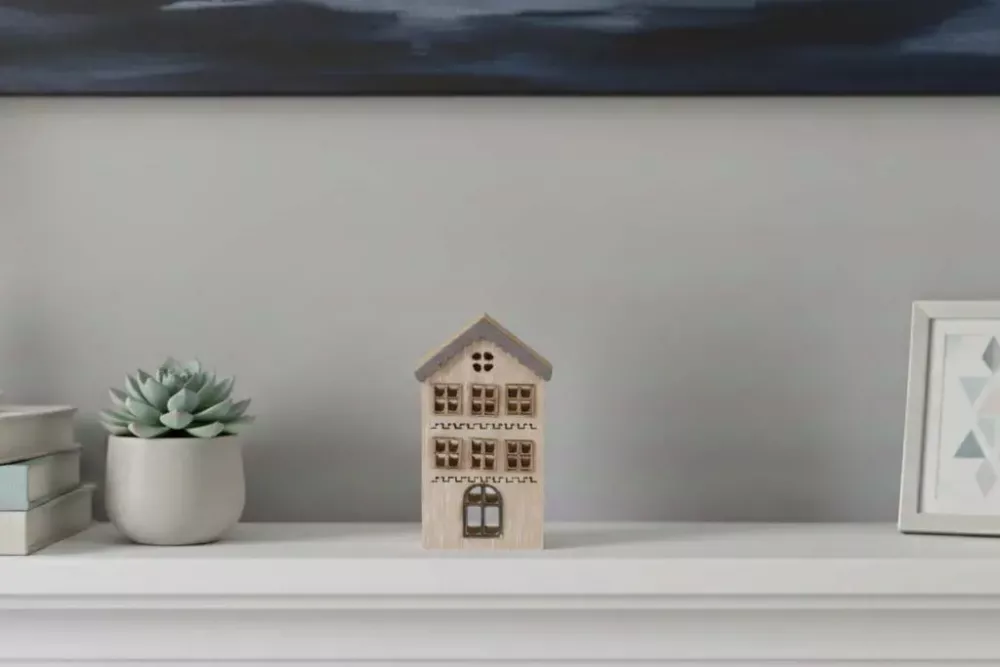 Naturfarbenes MDF Holzhaus 15 cm – perfekt für Regal oder Fenster