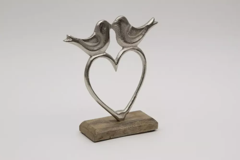 Herz aus Metall mit Vogel