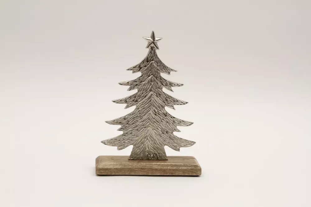 Tannenbaum aus Metall silber – elegante Weihnachtsdeko für festliche Atmosphäre