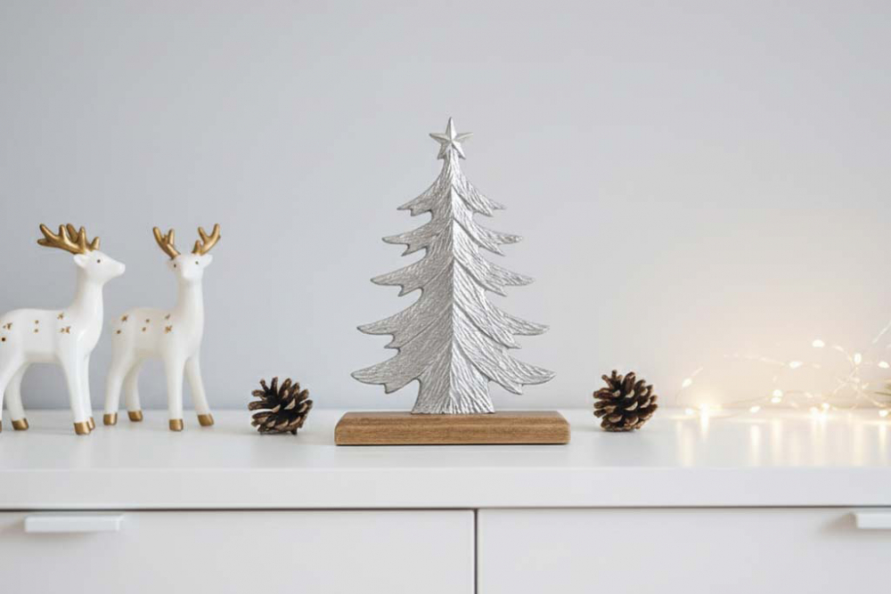 Tannenbaum aus Metall silber – elegante Weihnachtsdeko für festliche Atmosphäre
