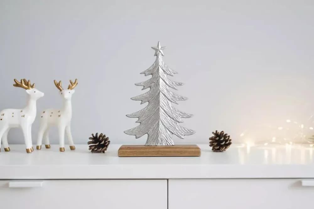 Tannenbaum aus Metall silber – elegante Weihnachtsdeko für festliche Atmosphäre
