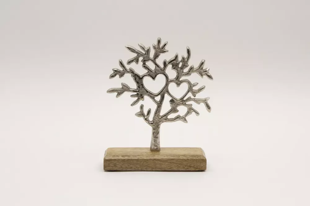 Baum aus silbernem Metall – elegante Wohnraumdekoration