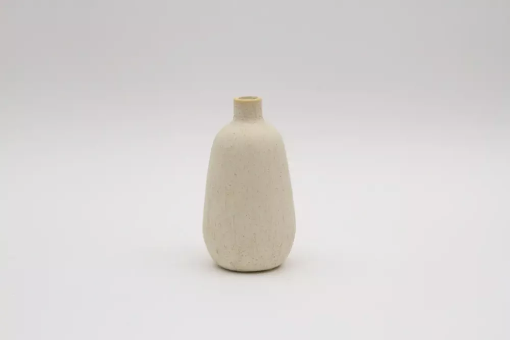 Weiße Keramikvase – elegante Deko für Zuhause