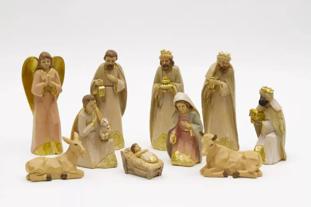Krippenset aus Polyresin – 10-teiliges Set mit handbemalten Weihnachtsfiguren in eleganten Pastelltönen, jetzt kaufen