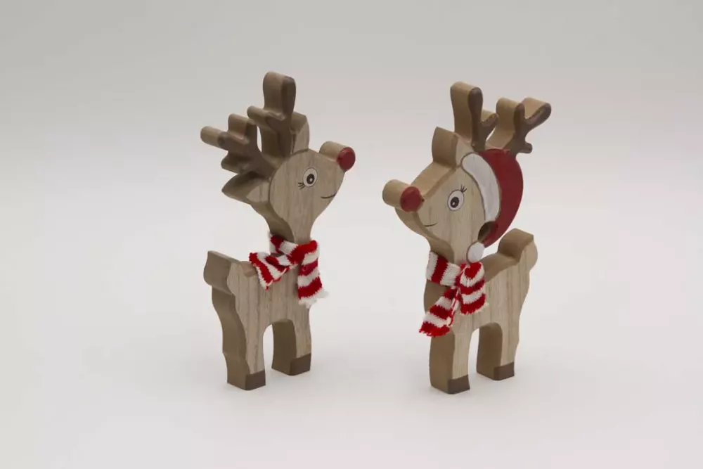 Weihnachts Rentier aus Holz mit liebevollen Details für gemütliche Deko kaufen