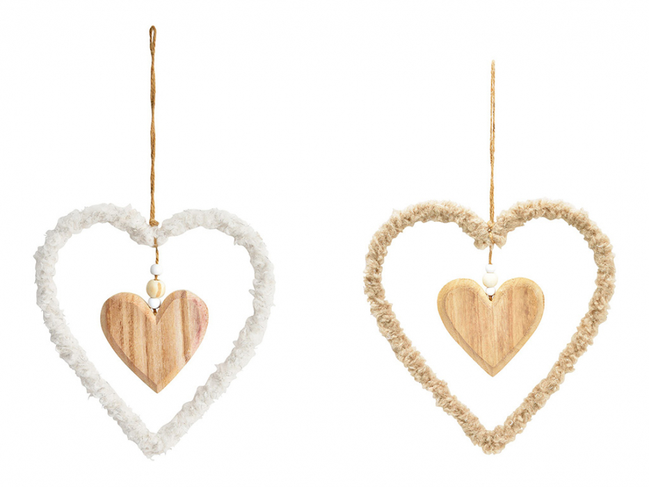 Hängeherz aus Holz mit Stoffumrandung als liebevolle Wohnraumdeko – jetzt entdecken